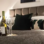 The City Chic Boutique Apartment