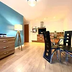 Blonk Street - Luxury Two Bedroom Apartment