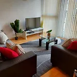 City 2 Bed, 2 Bath, Free Parking & Wifi