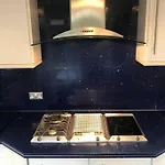 Spacious Luxury 2 Bed Flat With Sauna And Triple Garage