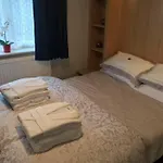 Spacious Luxury 2 Bed Flat With Sauna And Triple Garage