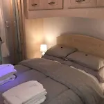Spacious Luxury 2 Bed Flat With Sauna And Triple Garage
