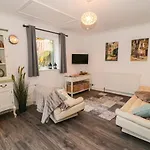 Rhinegold Bungalow