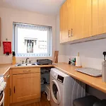 Spacious House In Sheffield - Great Location!