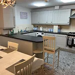 The Beeches - Serviced Duplex Apartment