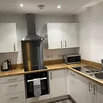 Queens Apartment - Lovely Entire Apartment