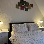 Sheffield City Centre , Free Wifi & Parking - Private Room - Shared House