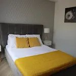 Modern 3-Bedrooms House With 6 Guests