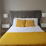 Modern 3-Bedrooms House With 6 Guests