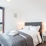 Free Parking, Iquarter Luxe 2 Bed Apartment Sheffield - Available & Book Today