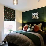 Boutique 5 Bed Home On Birdwell Road - Free Parking