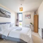 Exquisite 2-Bedroom Apartment - City Centre