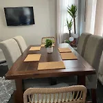 Perfect For Large Groups, Sleeps 15 Close To City Centre