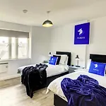 Spacious - Penthouse 2 Bed Apartment With Secure Allocated Parking