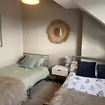 Perfect For Large Groups, Sleeps 15 Close To City Centre