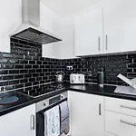 Meersbrook Luxury 2 Bedroom Apartment