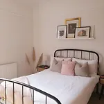 Luxury 4 Bed Family Property In Popular Location