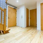 Spacious 3-Bed Penthouse With City Sky Line Views
