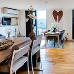 Spacious 3-Bed Penthouse With City Sky Line Views