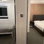 Stunning Central Apartment With Free Parking