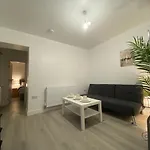 Relaxing Modern Apartment, Sheffield, Free Parking