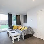 Spacious 2 Bedrooms, Free Parking, Free Wifi - Serene Homes Sheffield