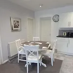 Spacious 2 Bedrooms, Free Parking, Free Wifi - Serene Homes Sheffield
