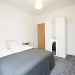 Charlotte House, Entire Private House, Close To City Centre, Wifi