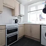 2-Bedroom Home With Free Parking Near Abbeydale Road