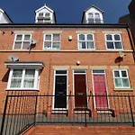 2-Bedroom Home With Free Parking Near Abbeydale Road
