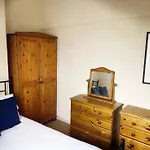 Views Over The Peak District Apartment With Wifi