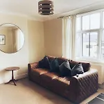 Views Over The Peak District Apartment With Wifi