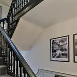 Paradise Square - Remodelled 18Th Century Apartme