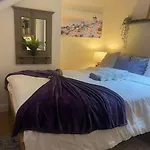 Stylish Home Close To Arena