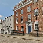 Paradise Square-Remodelled 18Th Century Apartment