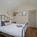 Paradise Square-Remodelled 18Th Century Apartment