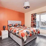 Modern 3 Bed House In Sheffield - Parking - Garden