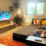 Countryside Apartment Nr. Dore Train Station