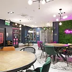 Deluxe City Centre Studio Apartment With Balcony & City Views - Free Wifi Netflix, Gym Access - Westone