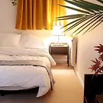 Hyde Park - Park Hill - Central - 2 Bedrooms - Free On-Site Parking - Netflix - Fast Wifi