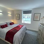 Contemporary City Centre 3 Bedroom Apartment