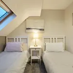 Stradbroke House - 5 Bed Townhouse, Sleeps 11, Great For Group Stays & Workers, Free Parking & Netflix - Hosted By Stay Host Save
