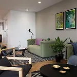 Stephs Lovely 4 Bedroom Apartment