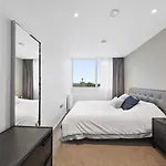 Stephs Lovely 4 Bedroom Apartment