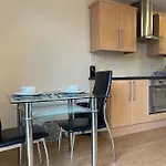 1 Bed Modern Apartment With Free Parking, Sheffield City Centre