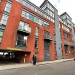 1 Bed Modern Apartment With Free Parking, Sheffield City Centre