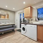 Richmond House - 5 Bed House That Sleeps 10, Great For Workers & Groups, Netflix & Free Parking - Hosted By Stay Host Save