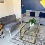 Sheffield 3-Bedroom House With Free Street Parking