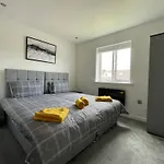 Stylish And Modern 2Br Apartment With Parking