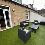 Luxury Apartment - Great Location